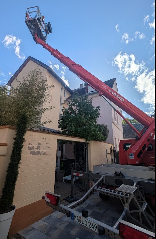 Service vor Ort an einer Photovoltaik-Anlage